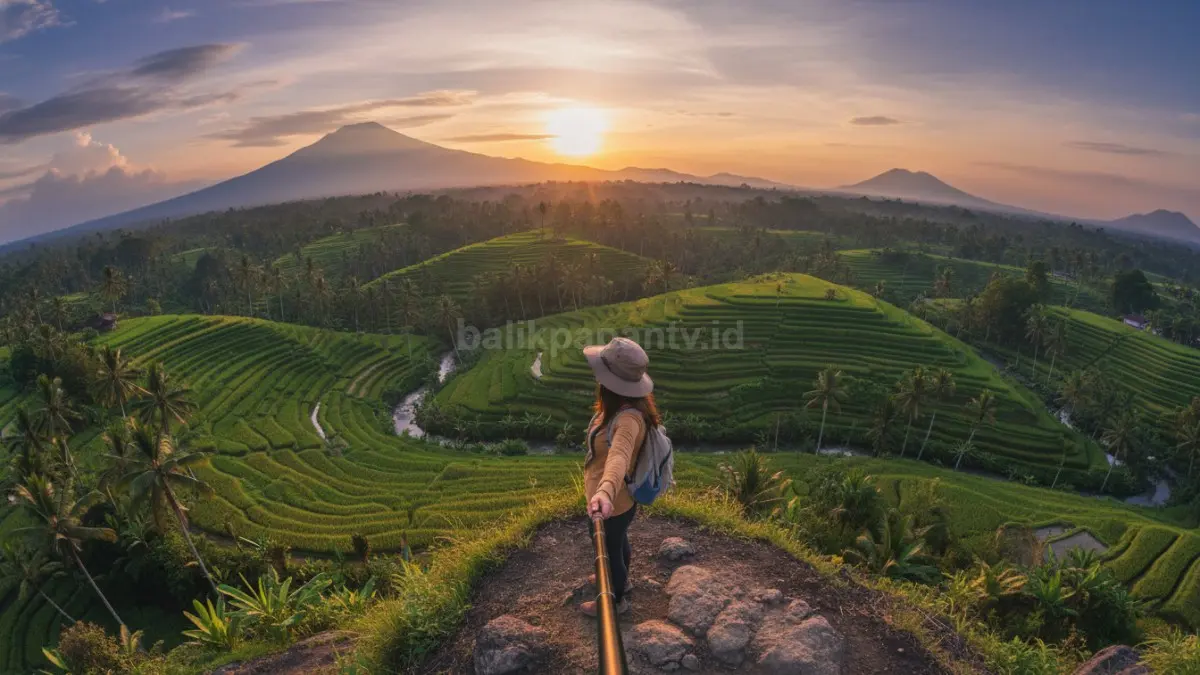 Kamera Insta360 X5 digunakan traveler, tangkap semua sudut tanpa ribet.
