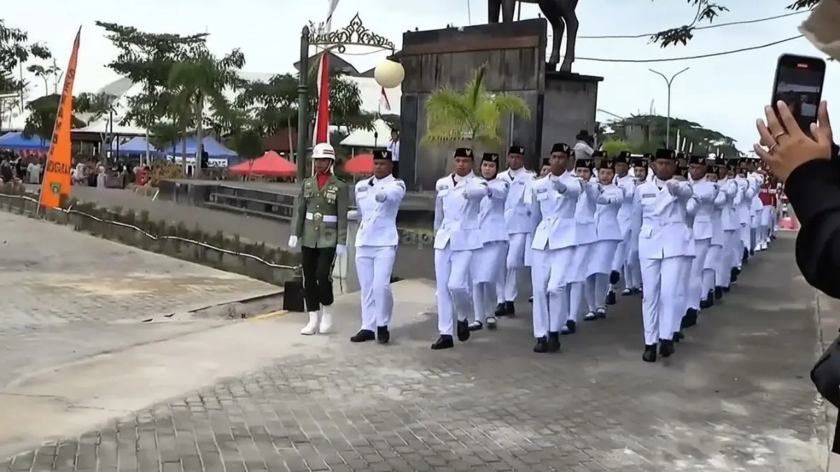 Pelajar PPU latihan baris-berbaris sebagai persiapan seleksi Paskibra nasional 2026
