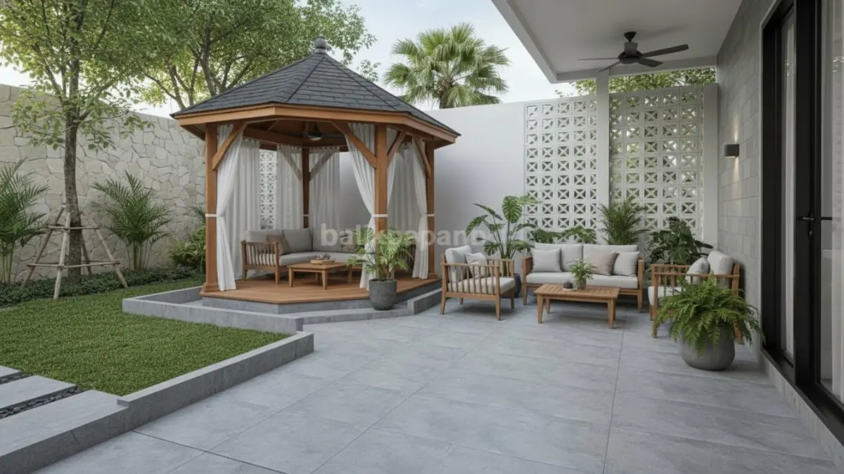 Teras rumah minimalis dengan gazebo mini modern yang sejuk dan fungsional di lahan sempit.