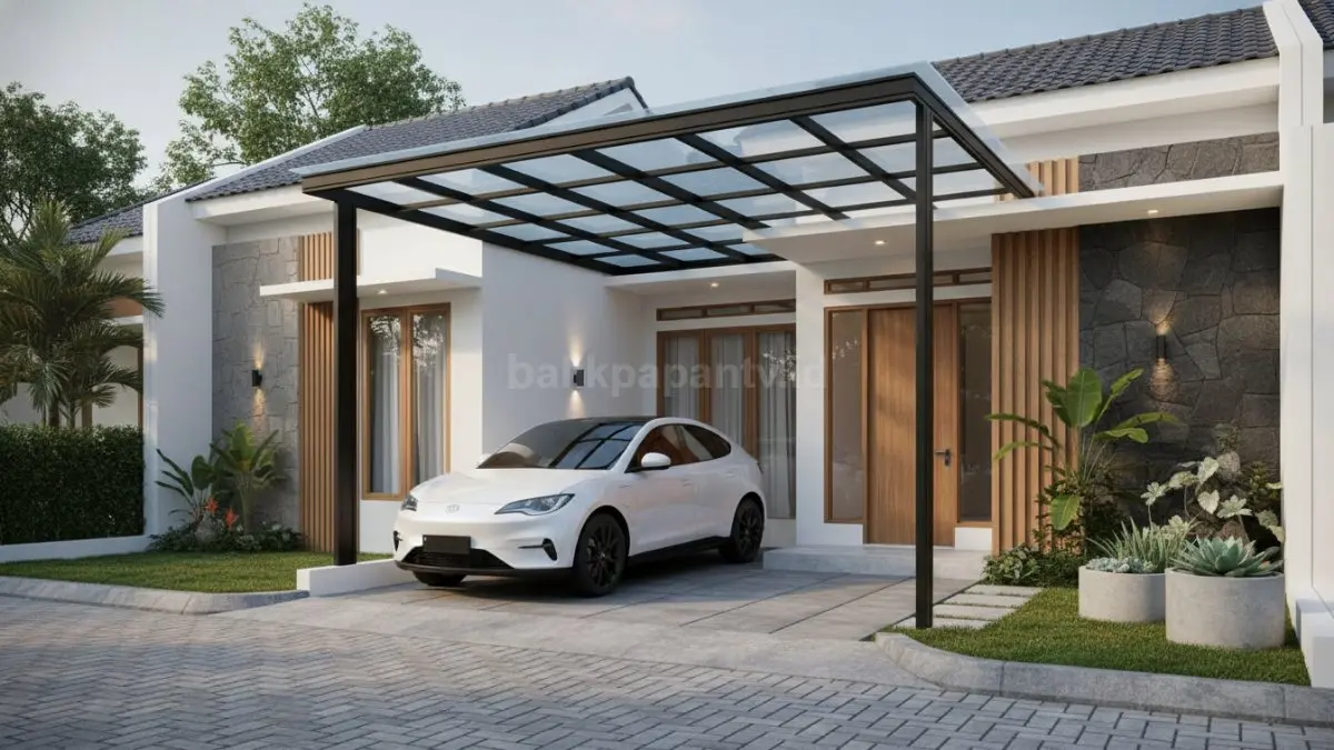 Carport Semi Tertutup dengan Atap Transparan: