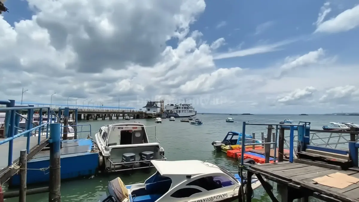 Aktivitas pelabuhan speedboat PPU menuju Balikpapan yang kini dikelola provinsi