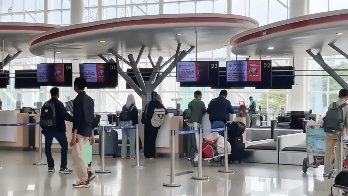 Suasana bandara Balikpapan ramai penumpang usai Lebaran, tiket pesawat jadi sorotan