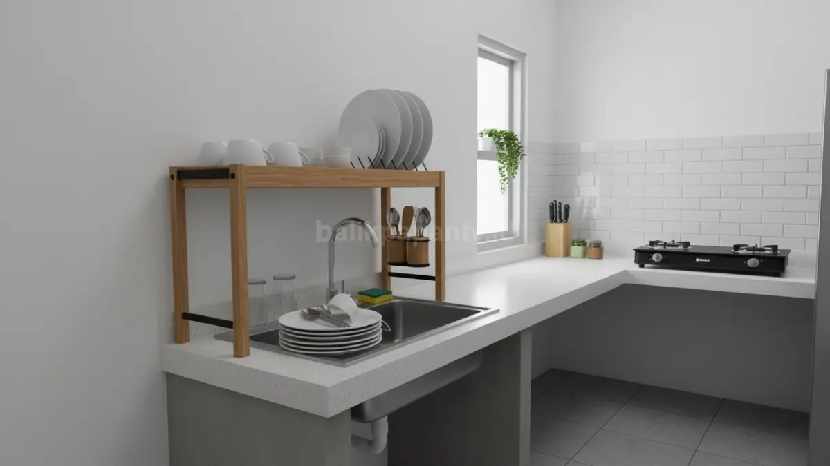 Rak piring minimalis modern di dapur kecil dengan tampilan rapi dan hemat ruang