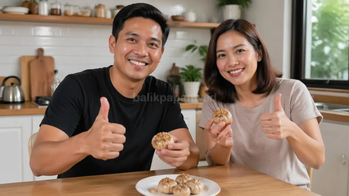 Pasangan suami istri mengonsumsi bawang putih bakar.