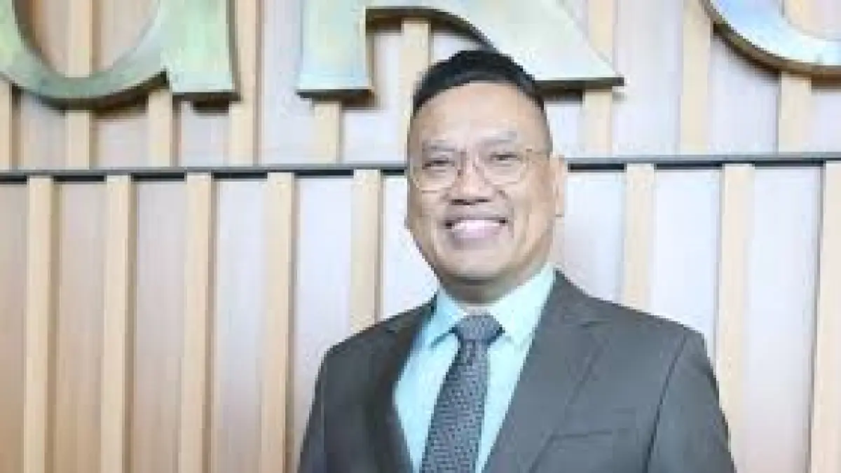  Uya Kuya saat memberikan pernyataan terkait kasus hoaks yang menyeret namanya
