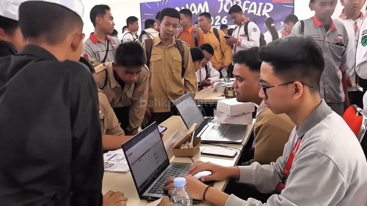 Suasana kelas SMKN 6 Balikpapan dengan pembelajaran produktif bersama praktisi industri
