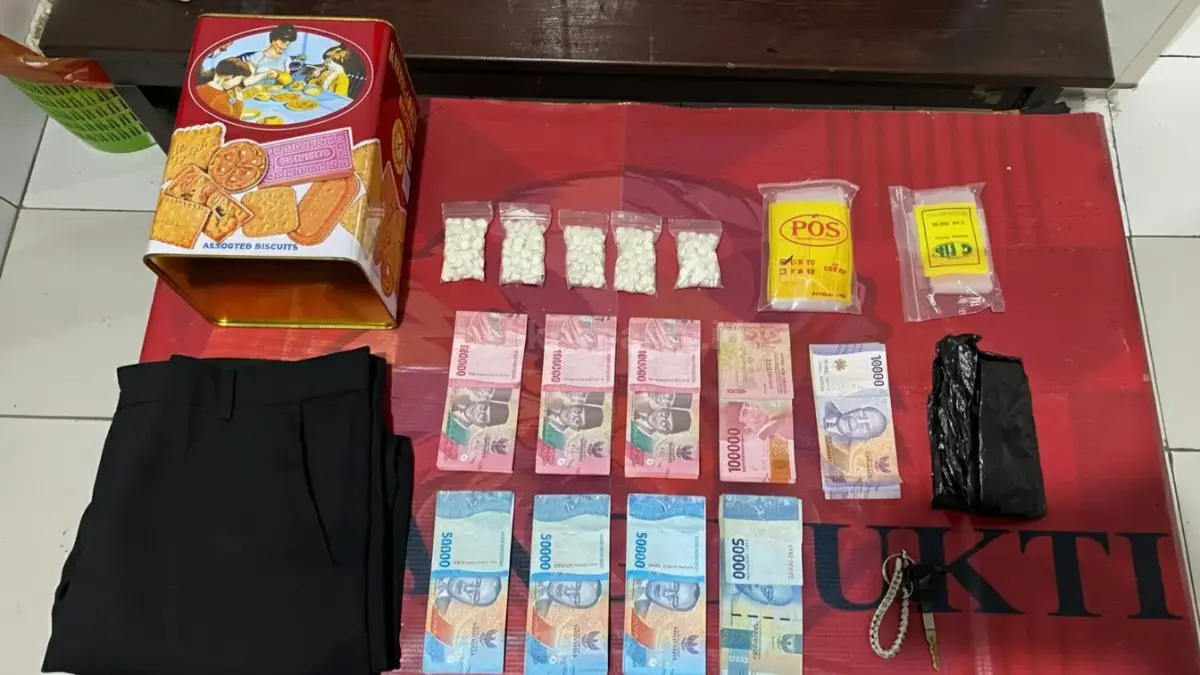 Barang bukti obat Yorindo dan uang tunai yang disita petugas.