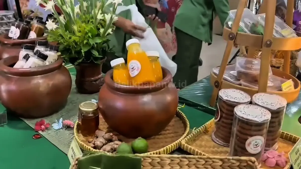 Jus kunyit segar khas Balikpapan yang kini jadi tren minuman herbal alami