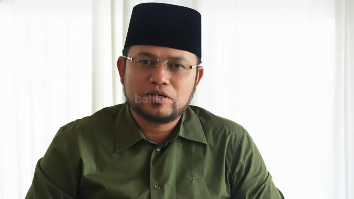 Potret Gubernur Kaltim Rudy Mas’ud saat memberi pernyataan soal pencopotan adiknya dari TAGUPP