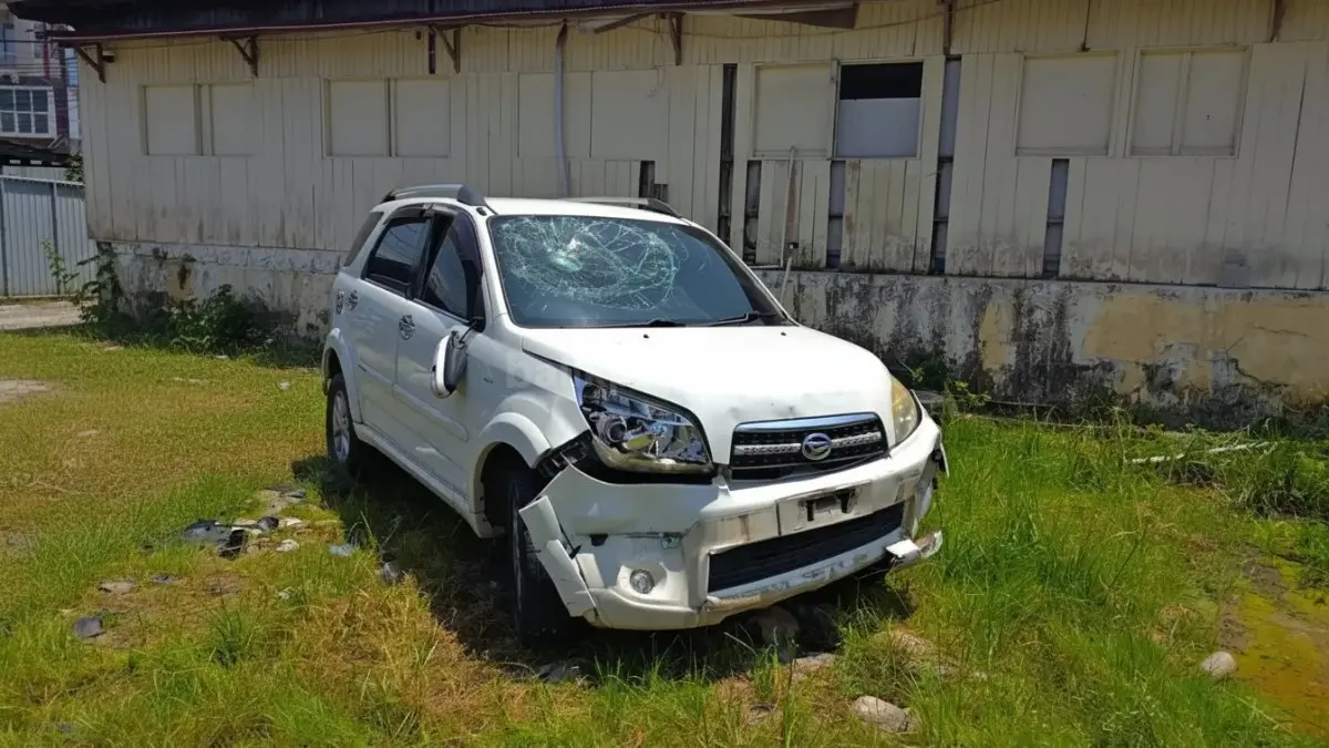 Mobil Daihatsu Terios putih milik pelaku.