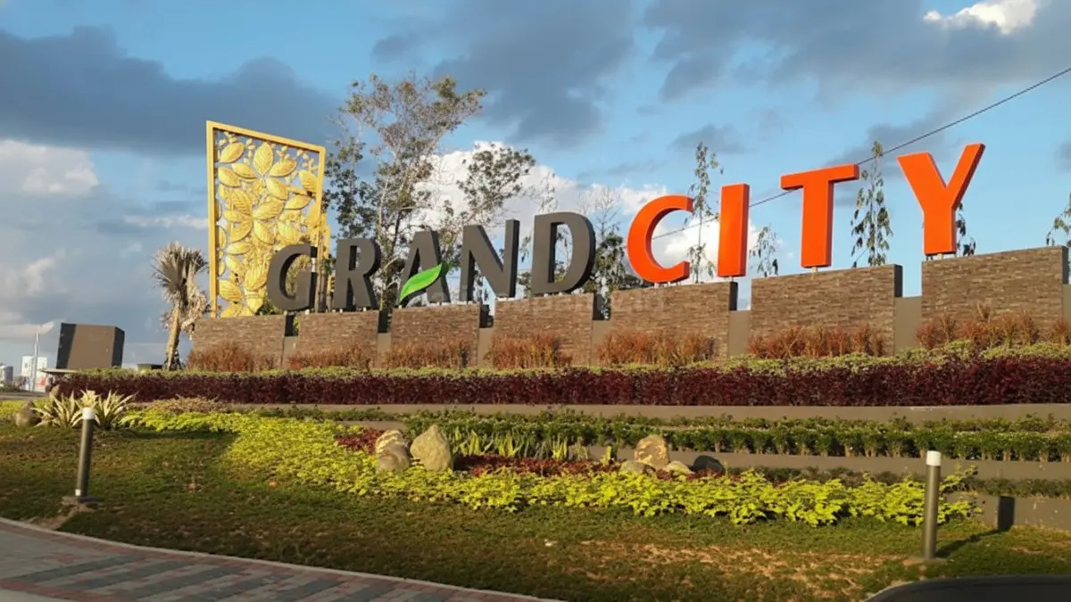 Tampak pintu masuk Grand City Balikpapan.