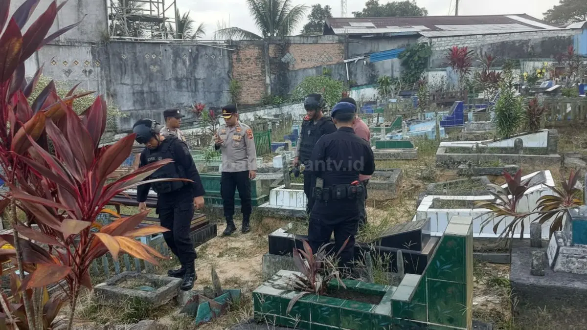 Lokasi TPU KM 8 tempat ditemukannya proyektil saat penggalian makam.