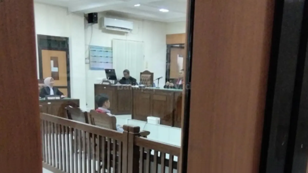 Suasana sidang kasus bisnis solar di Pengadilan Negeri Balikpapan yang jadi sorotan publik.