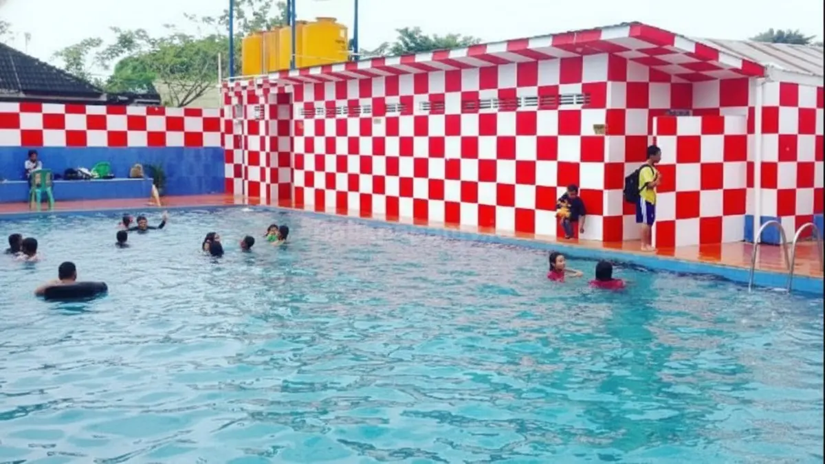 Area kolam anak dan dewasa lengkap dengan fasilitas sauna rempah di Samarinda