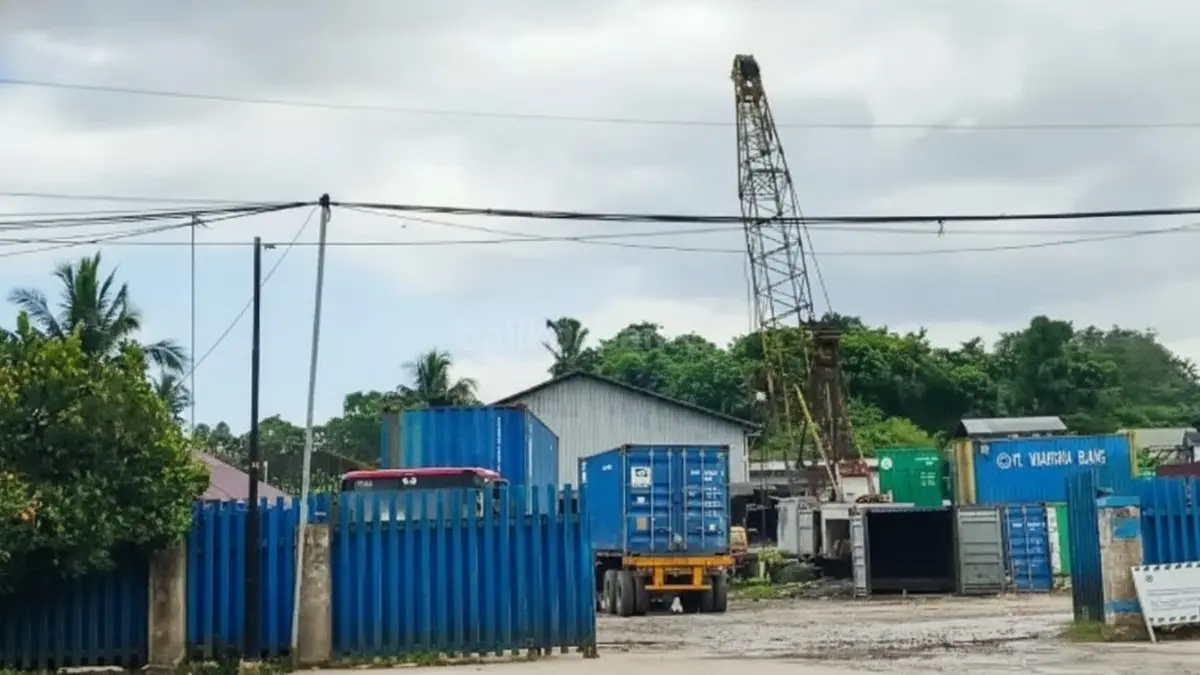 Area pergudangan di dalam kota yang padat aktivitas.