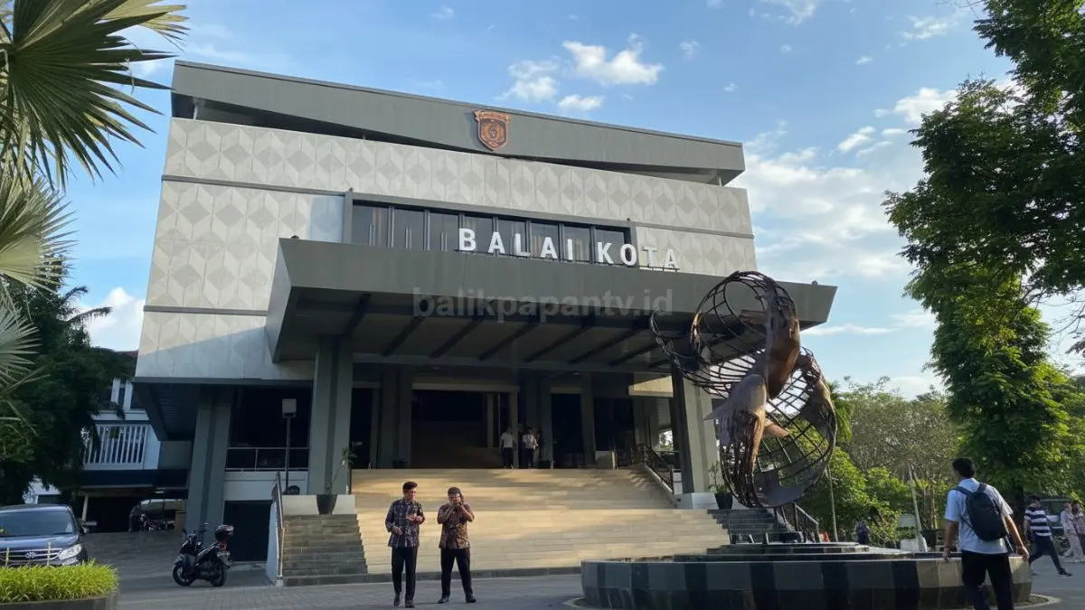 Gedung Balai Kota Samarinda yang direhabilitasi untuk pelayanan publik.