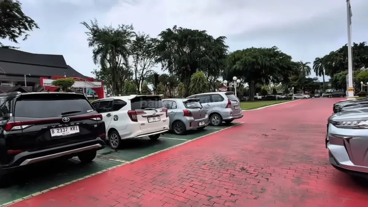Kendaraan dinas Balikpapan isi BBM Pertamax sebagai langkah efisiensi energi