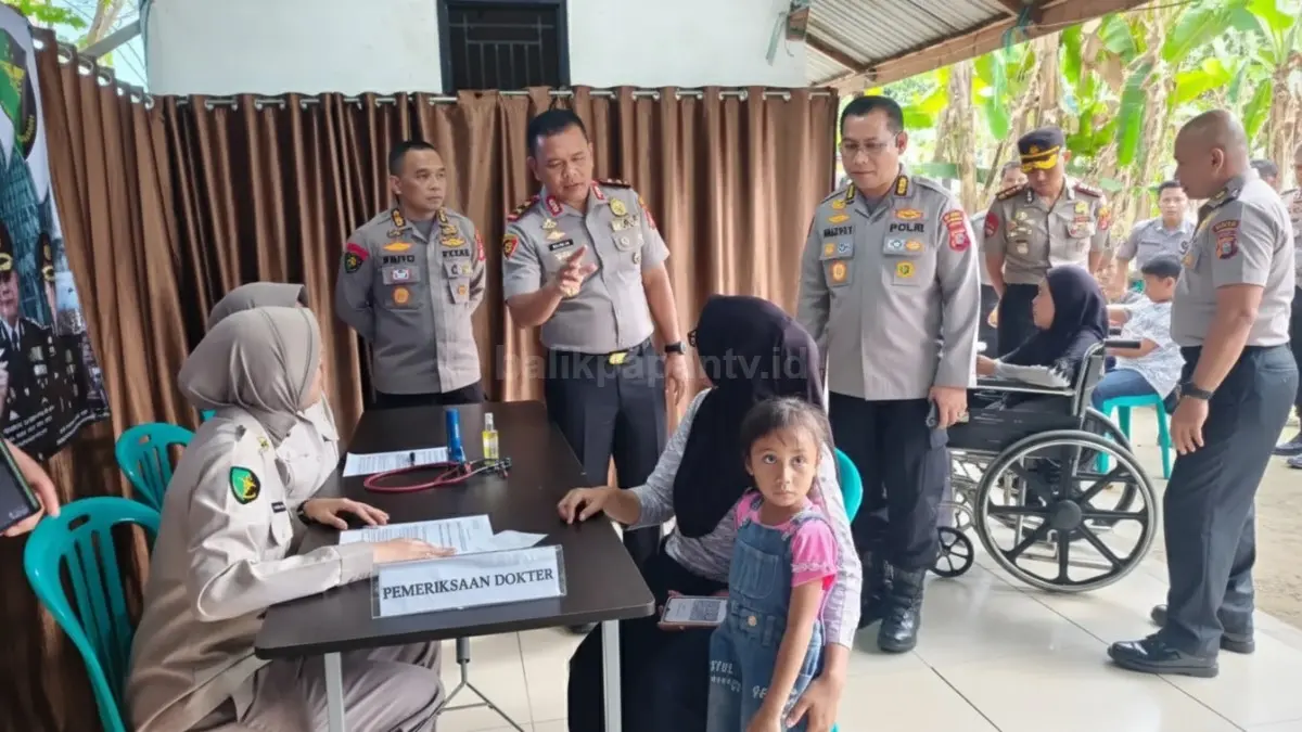 Suasana bakti kesehatan gratis di Pantai Seraya Sepinggan dipadati warga pesisir.