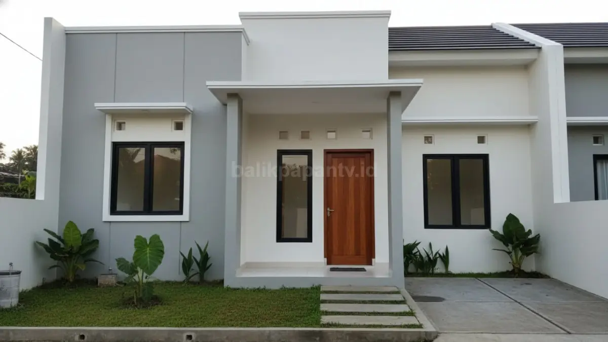 Cat abu muda dan putih tulang, kombinasi aman rumah minimalis modern, tampak luas, bersih, tetap terang alami.
