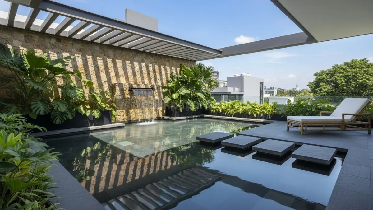 Inner courtyard dengan kolam refleksi minimalis. (BTV/Ai)