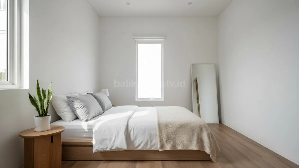 Penataan kasur minimalis di kamar 3x4 dengan pencahayaan alami bikin ruang terasa lega dan nyaman
