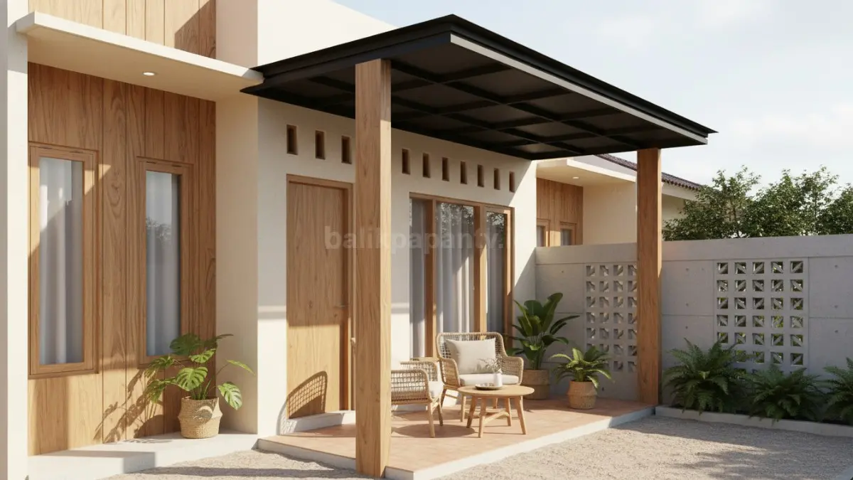 Perpaduan beige pasir dan cokelat kayu menghadirkan teras hangat, teduh, natural, nyaman dipandang saat siang terik.
