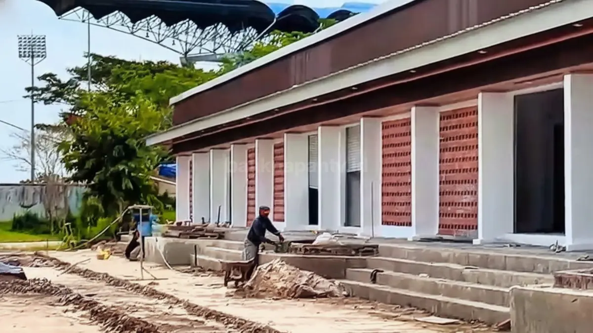 Penataan ruang hijau depan Stadion Panglima Sentik PPU dengan suasana asri dan nyaman untuk warga.