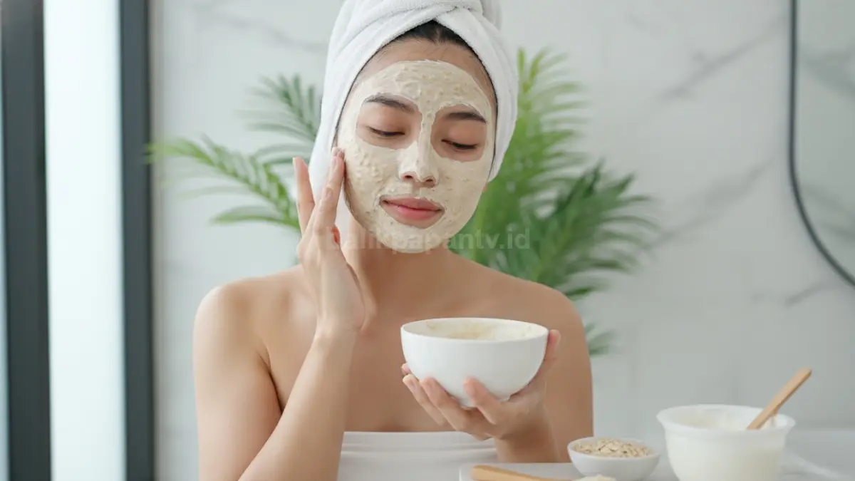 Eksfoliasi lembut memakai oatmeal dan yoghurt untuk membantu mengangkat sel kulit mati