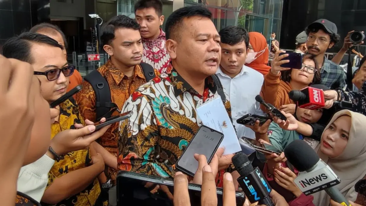 Petugas kepolisian saat mengembangkan kasus etomidate di Kaltim yang menyeret nama Kasatnarkoba Kukar.