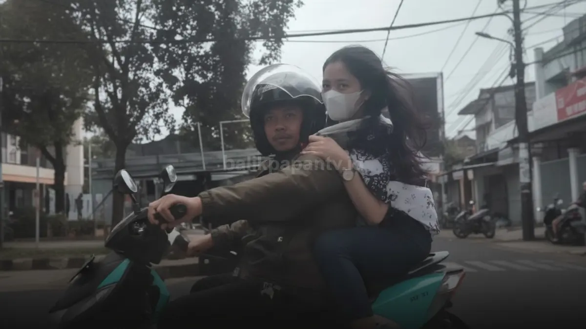 Suasana keributan dua pengemudi mobil di Jalan Alternatif Cibubur-Cileungsi yang viral di media sosial.