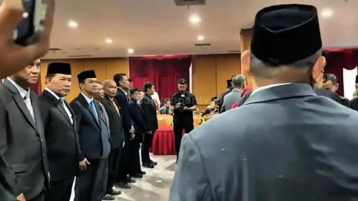 Suasana rapat DPRD PPU membahas percepatan pengisian jabatan kepala dinas strategis di lingkungan pemerintah daerah.