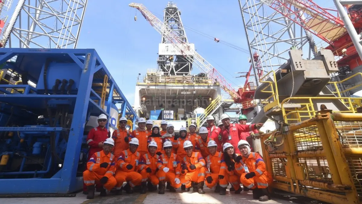 Jurnalis Kalimantan Timur mengikuti kunjungan edukasi operasi migas offshore di Rig AE-1 milik PHKT