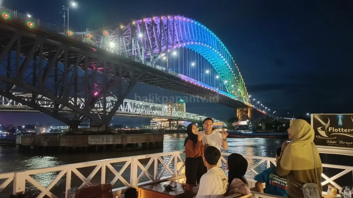Wisata Tepian Mahakam diminati anak muda karena murah, nyaman, estetik, dan cocok untuk aktivitas malam minggu. (BTV/AI)