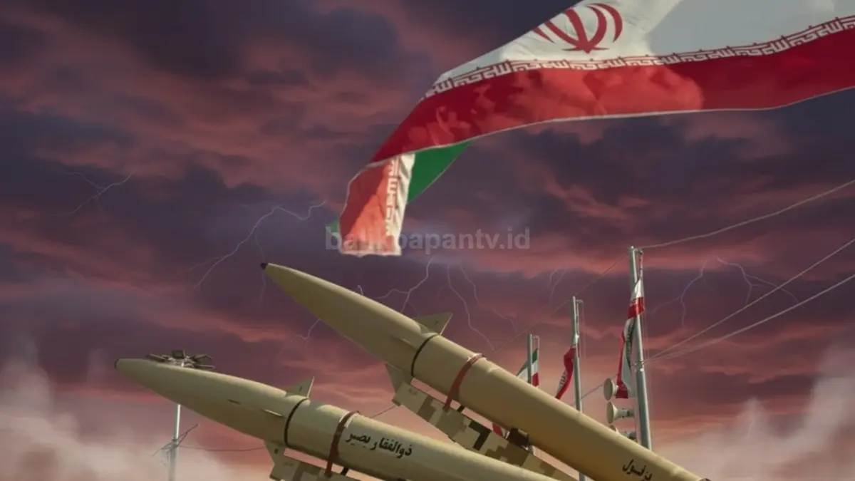 Militer Iran di Teheran saat menyampaikan ancaman front perang baru dan sorotan Selat Hormuz.