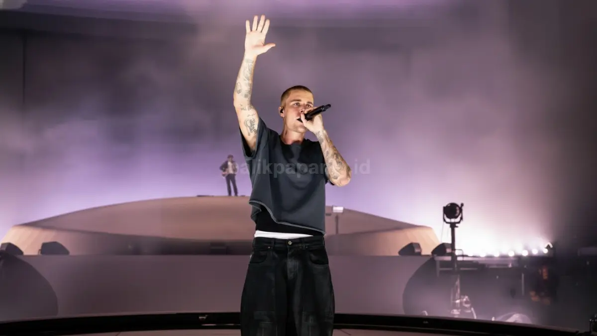 Justin Bieber mencuri perhatian lewat “Bieberchella” di Coachella 2026 dengan penampilan penuh energi dan comeback emosional. (BTV/AI)
