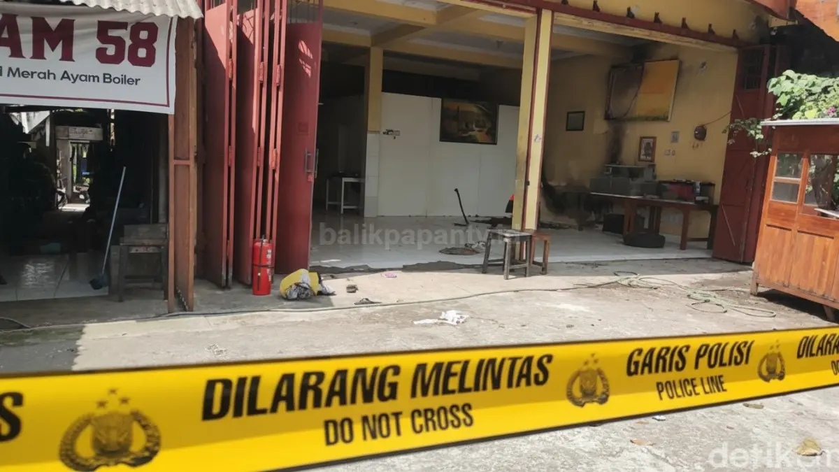 Petugas memeriksa rumah warga di Sleman setelah kebakaran berulang diduga dipicu gas metana dari septic tank.