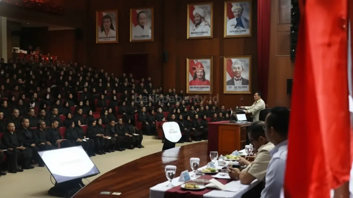 Presiden Prabowo Subianto memberi pengarahan kepada peserta P3MD di Hambalang untuk menyiapkan pemimpin baru BUMN Indonesia.