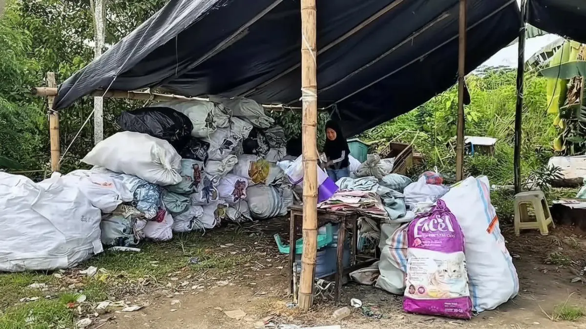 Aktivitas pengelolaan sampah di Penajam Paser Utara yang terus meningkat seiring perkembangan kawasan IKN.