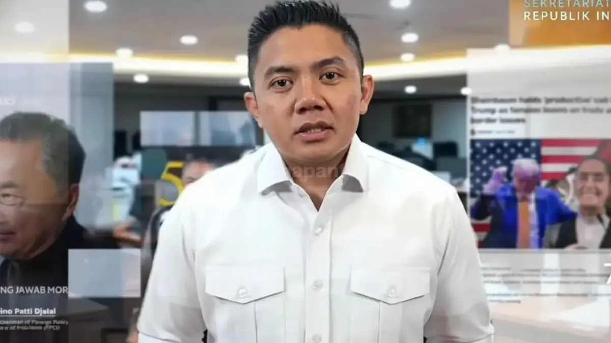 Teddy Indra Wijaya menjelaskan manfaat diplomasi dan biaya kunjungan luar negeri Presiden Prabowo.