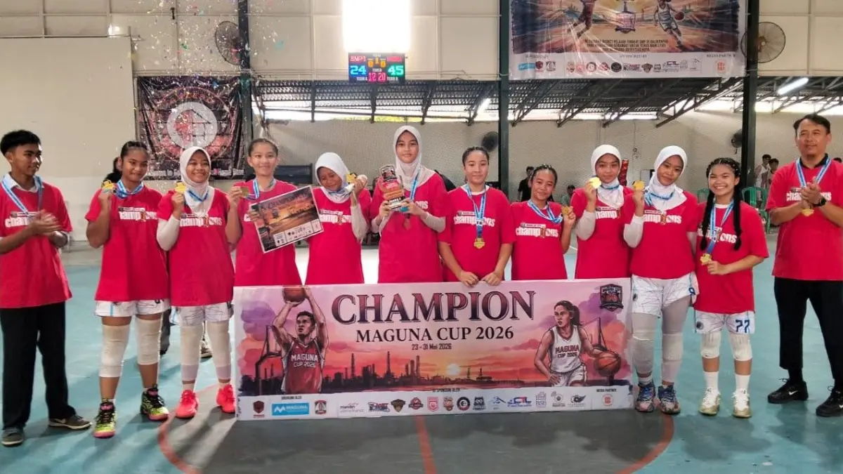 Pertandingan final kategori putri antara SMPN 1 Balikpapan melawan SMP Nasional KPS Balikpapan (DOLVIE/BALPOS)