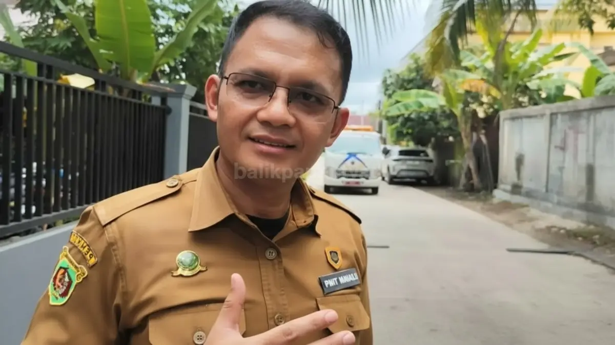 Parkir kendaraan pengunjung kafe di Jalan Juanda Samarinda yang memicu kemacetan dan menjadi perhatian Dishub.