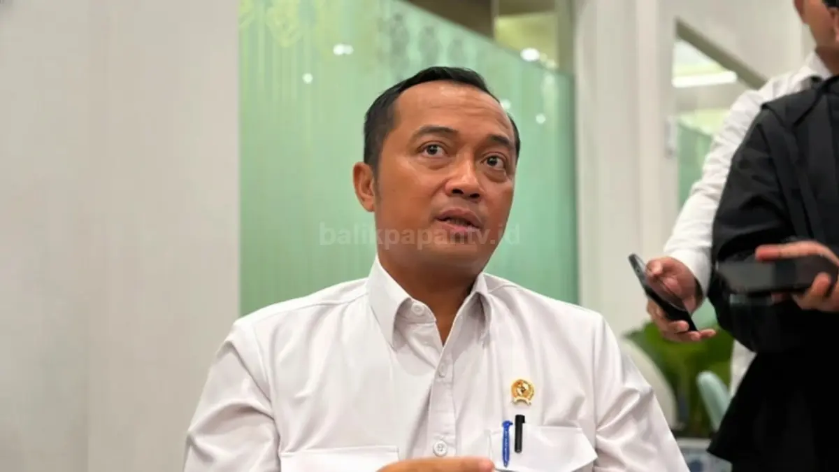 Prasetyo Hadi menyampaikan klarifikasi terkait isu reshuffle kabinet dan rumor pengunduran diri Menteri Keuangan.