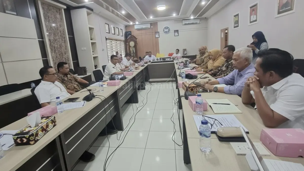 Warga Borneo Paradiso saat menyampaikan keluhan terkait PSU dan sertipikat rumah kepada DPRD Balikpapan.