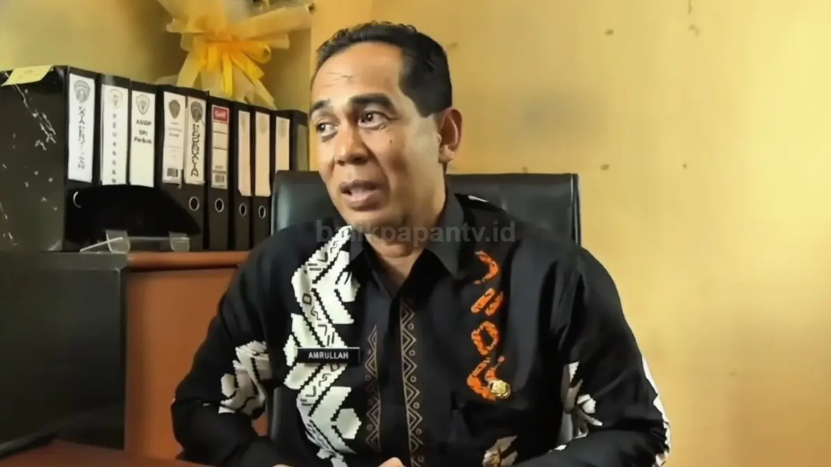 Kepala DPMPTSP Kabupaten Penajam Paser Utara Amrullah saat memberikan keterangan terkait kemudahan sistem perizinan digital OSS untuk investor dan pelaku usaha.