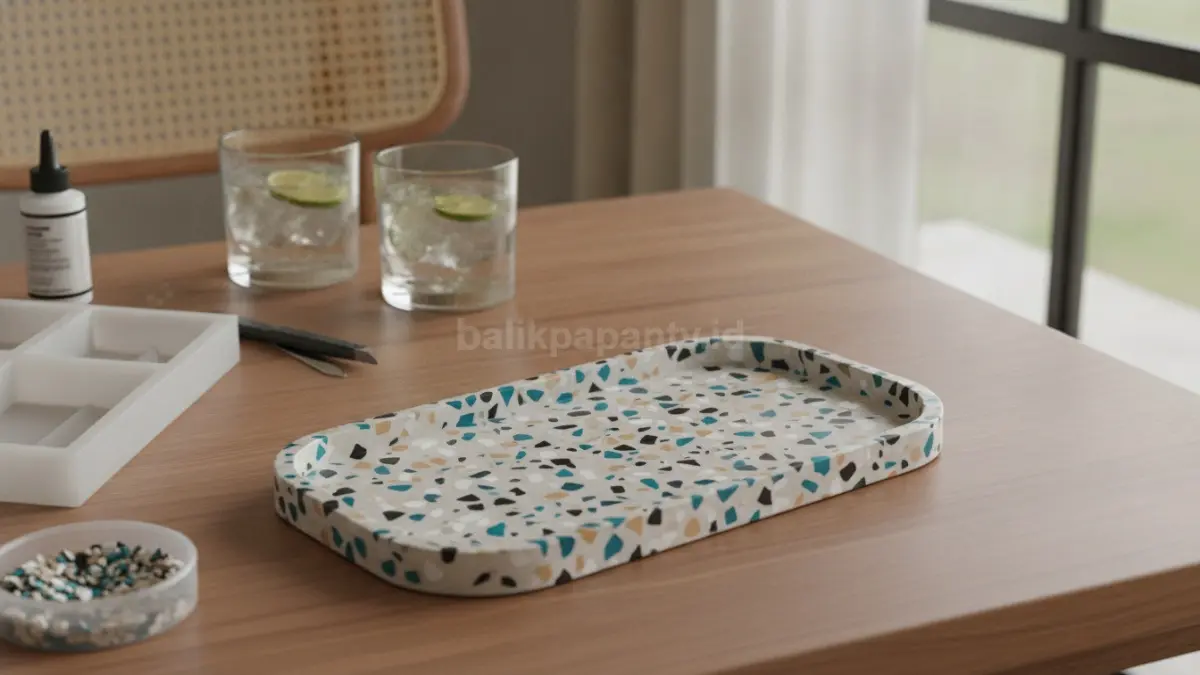 Tray terrazzo resin kontras tinggi menghadirkan fokus visual kuat, mempercantik meja tanpa dekorasi berlebihan.  (BTV/AI)