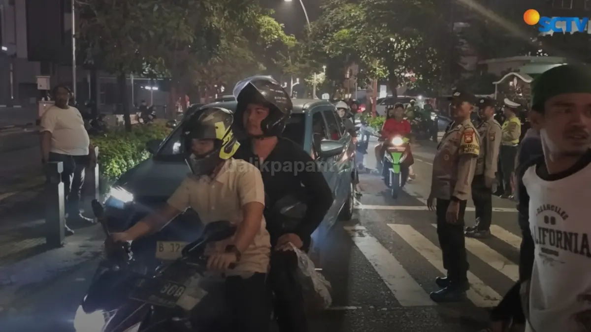 Aksi mahasiswa menolak kenaikan BBM nonsubsidi berujung ricuh di dua daerah. (BTV/AI)
