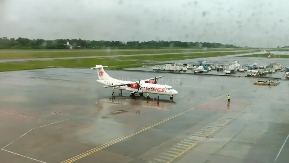 Pesawat Wings Air di Bandara Melalan saat persiapan pembukaan rute Samarinda–Melak 2026.