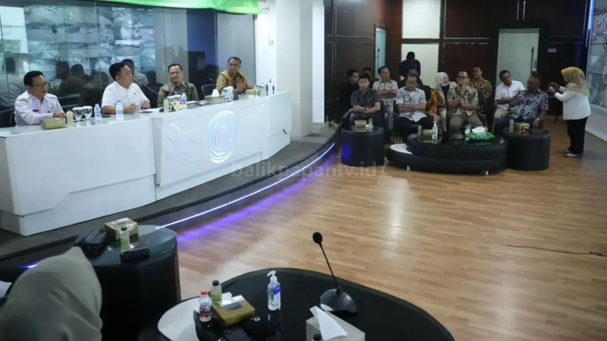 Rombongan DPRD Balikpapan saat mempelajari konsep pedestrian dan ruang publik di Kota Pontianak.