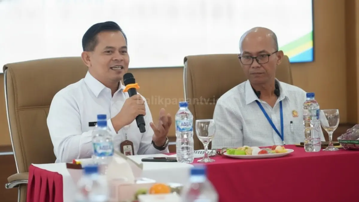 Sekda PPU Tohar menyampaikan pentingnya perlindungan sosial bagi pekerja dan keluarganya.
