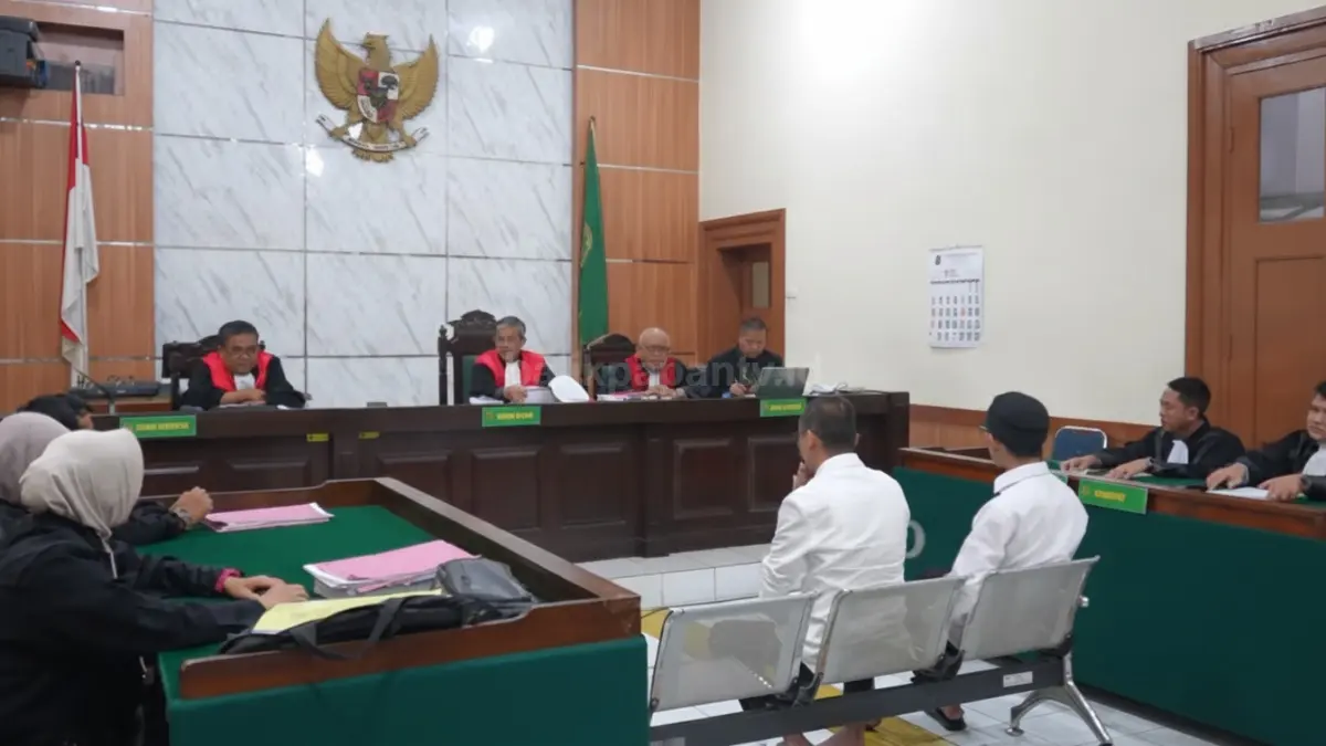 Saksi pelapor memberi keterangan dalam persidangan dugaan pencemaran nama baik pengusaha skincare yang bergulir intens. (BTV/AI)